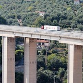 ACCADDE OGGI, 5 MARZO 1981. L’Autofiori raddoppia i pedaggi. Rivolta degli autotrasportatori: “Bloccheremo l’Aurelia" ACCADDE OGGI, 5 MARZO 1981. L’Autofiori raddoppia i pedaggi. Rivolta degli autotrasportatori: “Bloccheremo l’Aurelia"