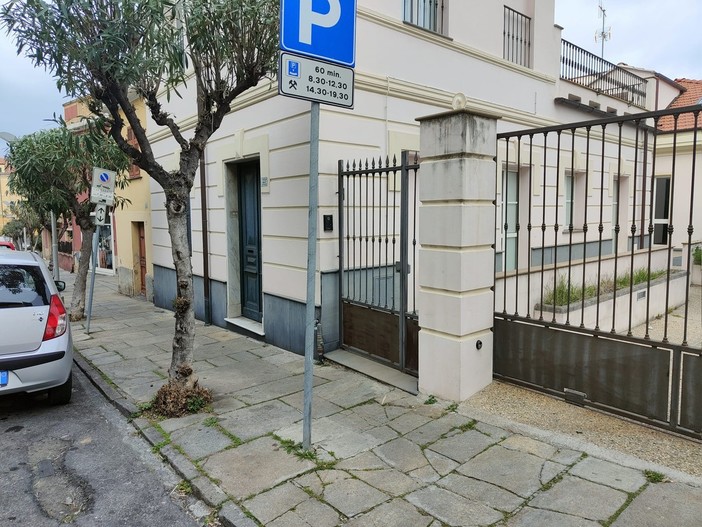Imperia, nel centro di Porto Maurizio una comunità terapeutica per malati psichici: i timori di residenti e commercianti (foto) Imperia, nel centro di Porto Maurizio una comunità terapeutica per malati psichici: i timori di residenti e commercianti (foto)