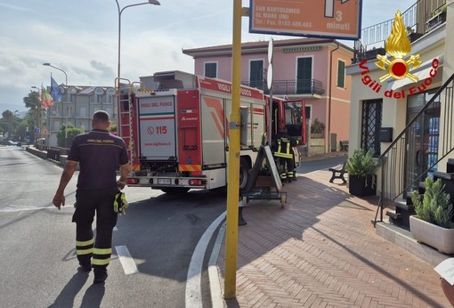Cade sugli scogli a Cervo, soccorso un uomo di 80 anni