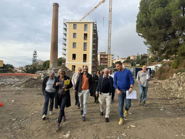 Ex Sairo, Scajola ispeziona il cantiere: "Progetto complesso, il 30 ottobre il punto di svolta"