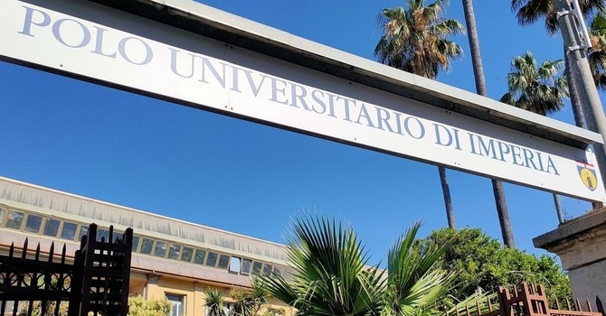 ACCADDE OGGI, 26 OTTOBRE 1996. Sono due dianesi i primi, storici laureati del Polo universitario imperiese ACCADDE OGGI, 26 OTTOBRE 1996. Sono due dianesi i primi, storici laureati del Polo universitario imperiese