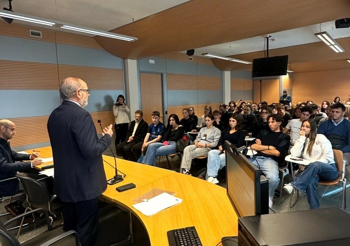 Scuola, diciannove storie di alternanza presentate alla Camera di Commercio Riviere di Liguria Scuola, diciannove storie di alternanza presentate alla Camera di Commercio Riviere di Liguria
