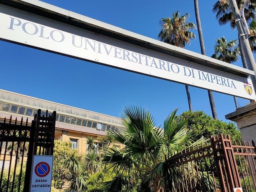 ACCADDE OGGI, 26 OTTOBRE 1996. Sono due dianesi i primi, storici laureati del Polo universitario imperiese ACCADDE OGGI, 26 OTTOBRE 1996. Sono due dianesi i primi, storici laureati del Polo universitario imperiese