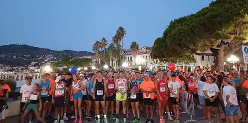 Ferragosto, folla di partecipanti a Diano Marina per la consueta corsa non competitiva '6 alle 6' Ferragosto, folla di partecipanti a Diano Marina per la consueta corsa non competitiva '6 alle 6'