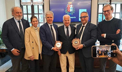 Imperia e Napoli unite dalla vela: siglato il gemellaggio tra gli Yacht Club