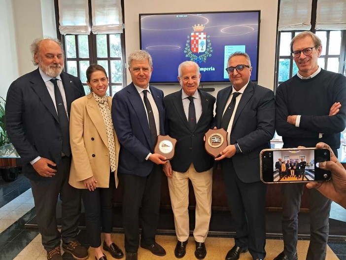 Imperia e Napoli unite dalla vela: siglato il gemellaggio tra gli Yacht Club Imperia e Napoli unite dalla vela: siglato il gemellaggio tra gli Yacht Club