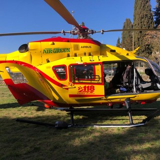 Prelà: bimbo di 11 mesi cade da un metro e mezzo in frazione Tavole, portato in elicottero a Genova