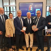 Imperia e Napoli unite dalla vela: siglato il gemellaggio tra gli Yacht Club
