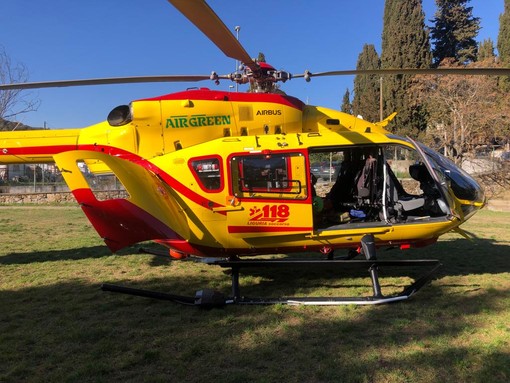 Prelà: bimbo di 11 mesi cade da un metro e mezzo in frazione Tavole, portato in elicottero a Genova