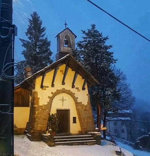 Neve a San Bernardo di Conio, gli auguri di buona festa dell'Immacolata dal Comune di Rezzo