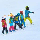 La storia. Aiutiamo i bambini ad andare sulla neve: raccolta di completini da sci a Imperia La storia. Aiutiamo i bambini ad andare sulla neve: raccolta di completini da sci a Imperia