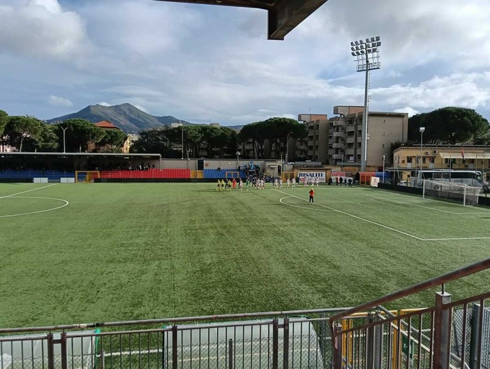 Calcio. Serie D, un Imperia in 10 cede al Sestri Levante: i corsari calano il poker