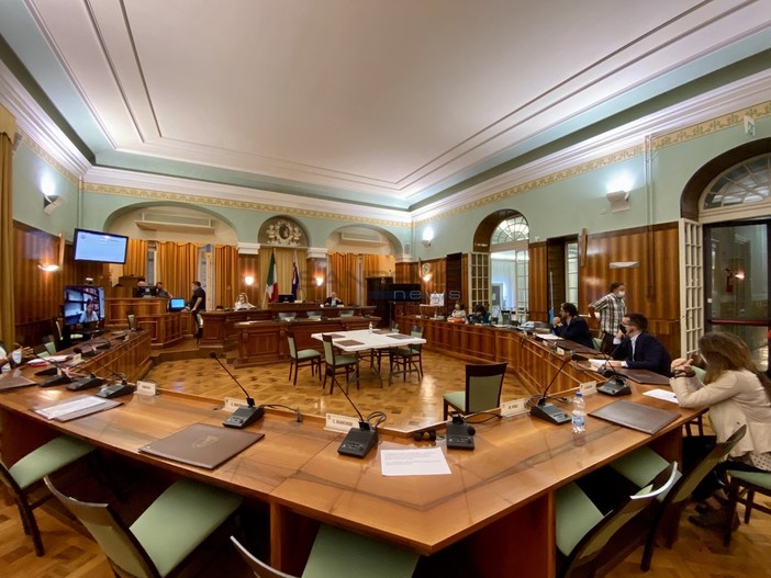 Si presentano solo una manciata di sindaci, salta di nuovo l’assemblea di Rivieracqua. Conio: “Non è un caso” (Foto e Video)