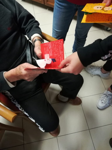 Pieve di Teco: ieri lo scambio di auguri tra gli alunni della Secondaria e gli ospiti della Casa di Riposo Pieve di Teco: ieri lo scambio di auguri tra gli alunni della Secondaria e gli ospiti della Casa di Riposo