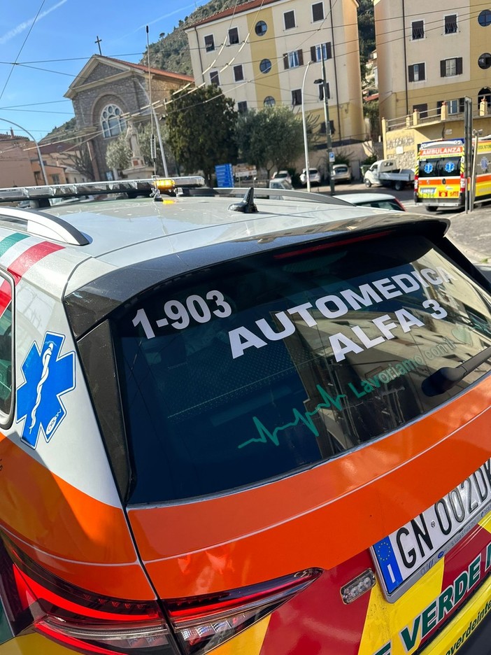 Borghetto D'Arroscia: si ribalta con l'auto, 80enne in codice giallo al 'Santa Corona' Borghetto D'Arroscia: si ribalta con l'auto, 80enne in codice giallo al 'Santa Corona'