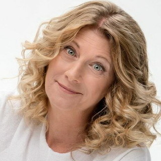 Angela Finocchiaro della rassegna 'Cinesorriso' al Teatro Cavour di Imperia