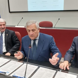 Regionali, Bucci in vantaggio nei sondaggi. Tajani: "Convinti che vinceremo. Forza Italia in giunta? Assolutamente sì" (Video) Regionali, Bucci in vantaggio nei sondaggi. Tajani: "Convinti che vinceremo. Forza Italia in giunta? Assolutamente sì" (Video)