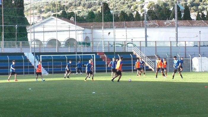Calcio, Imperia. Domani al 'Ciccione' arriva la Lavagnese. Emergenza in attacco per Mister Cortellini