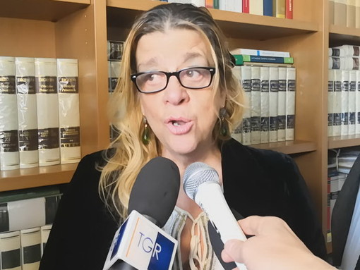Imperia: intervista alla preside Anna Rita Zappulla "E' stata una vicenda significativa, oggi sono stata accolta bene a scuola" (Video) Imperia: intervista alla preside Anna Rita Zappulla "E' stata una vicenda significativa, oggi sono stata accolta bene a scuola" (Video)