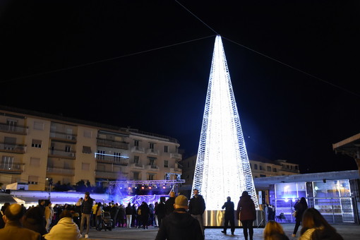 Luci di Natale, torna il contest Facebook che mette in gara borghi e città liguri
