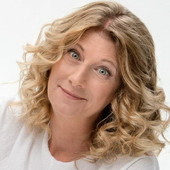 Angela Finocchiaro della rassegna 'Cinesorriso' al Teatro Cavour di Imperia