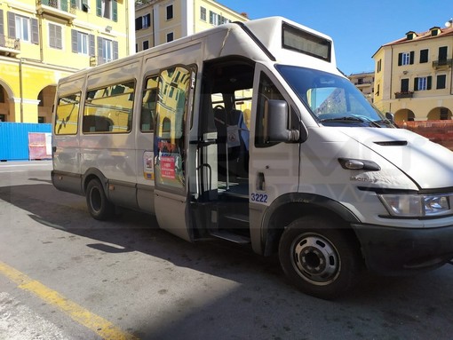 Oggi riunione on line per il trasporto pubblico per le scuole: a Imperia un'ora di sfalsamento per gli ingressi