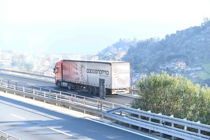 Autostrada dei Fiori: cantieri e possibili rallentamenti sulla A6 Torino-Savona e sulla A10 Genova-Ventimiglia