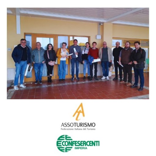 Ill Direttivo di Assoturismo Confesercenti incontra il Sindaco Urso di San Bartolomeo al Mare Ill Direttivo di Assoturismo Confesercenti incontra il Sindaco Urso di San Bartolomeo al Mare