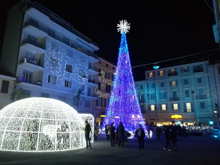 Il Natale a Sanremo incanta: con un tripudio di luci e magiche atmosfere per un dicembre indimenticabile Il Natale a Sanremo incanta: con un tripudio di luci e magiche atmosfere per un dicembre indimenticabile