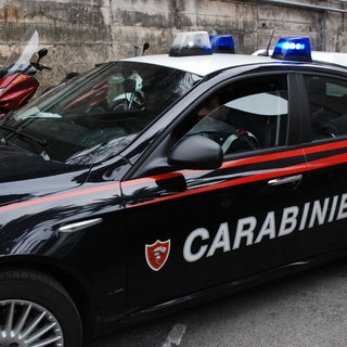 20enne somalo minaccia i passanti a Ventimiglia, poi i medici al pronto soccorso di Sanremo e provoca danni all'auto dei CC per 7.000 euro