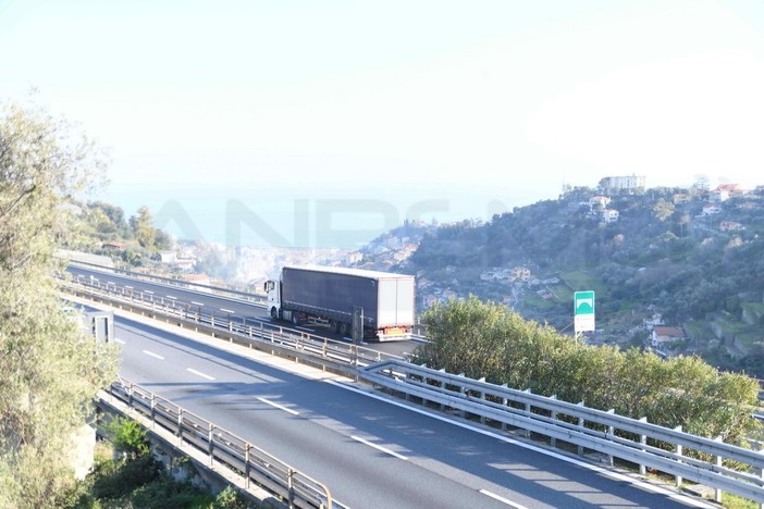 Autostrade annuncia ulteriori ispezioni: disagi alla circolazione, Toti “Sarà paralisi totale, Ministro la smetta di prendere in giro i liguri”