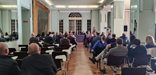 L'incontro nella sala degli specchi del Comune di Sanremo