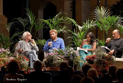 Cervo: l'Istituto Aicardi di Sanremo ha allestito anche quest'anno il palco di 'Cervo ti strega' Cervo: l'Istituto Aicardi di Sanremo ha allestito anche quest'anno il palco di 'Cervo ti strega'