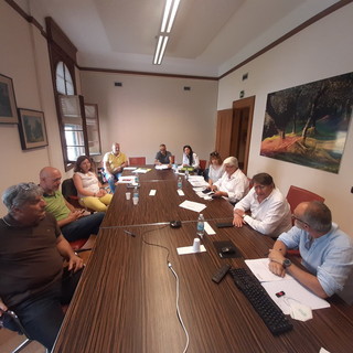 Con Camera di Commercio e Dipartimento di Prevenzione, associazioni di categoria a confronto con l’Asl 1 sulla tutela della salute Con Camera di Commercio e Dipartimento di Prevenzione, associazioni di categoria a confronto con l’Asl 1 sulla tutela della salute