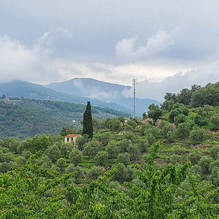 Imperia, un cittadino punta il dito sull'antenna a Costa D’Oneglia: "Deturpa un paesaggio meraviglioso"