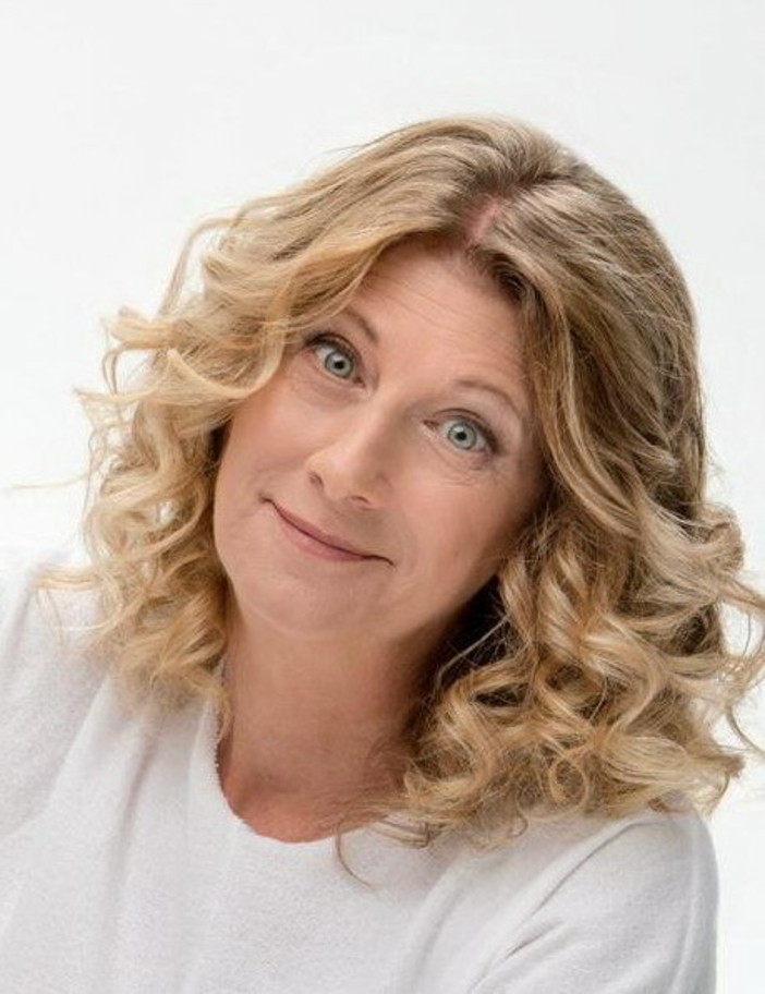 Angela Finocchiaro della rassegna 'Cinesorriso' al Teatro Cavour di Imperia