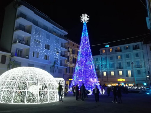 Il Natale a Sanremo incanta: con un tripudio di luci e magiche atmosfere per un dicembre indimenticabile Il Natale a Sanremo incanta: con un tripudio di luci e magiche atmosfere per un dicembre indimenticabile