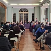 L'incontro nella sala degli specchi del Comune di Sanremo