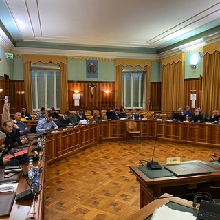 Una delle ultime assemblee di Rivieracqua nella sala del consiglio comunale Una delle ultime assemblee di Rivieracqua nella sala del consiglio comunale
