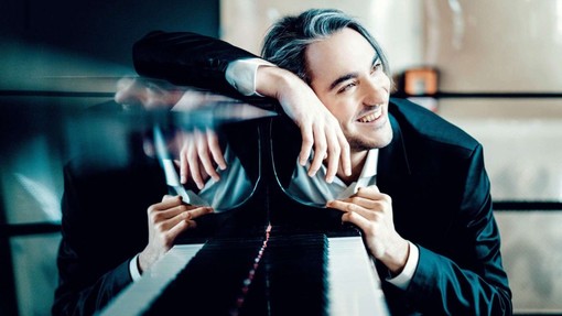 Concerto di Alexander Gadjiev in Piazza del Corallini a Cervo