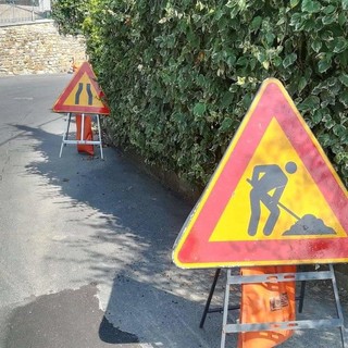 Diano Gorleri: rottura dimenticata lungo la strada che porta a Oneglia, un lettore "Da due mesi in queste condizioni pericolosissime" (Foto)