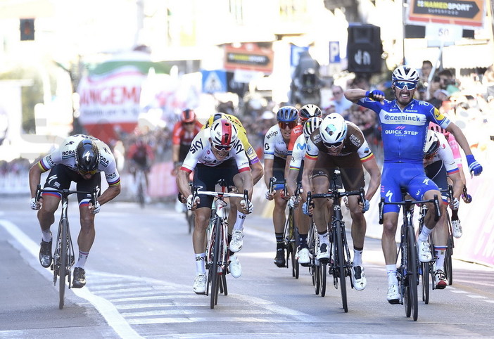 Nuovo cambio di data per la Milano-Sanremo: la 'Classicissima' potrebbe svolgersi nel giorno di Ferragosto Nuovo cambio di data per la Milano-Sanremo: la 'Classicissima' potrebbe svolgersi nel giorno di Ferragosto