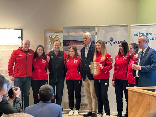 Pallapugno, le ragazze degli Amici del Castello premiate dal presidente del Coni Malagò
