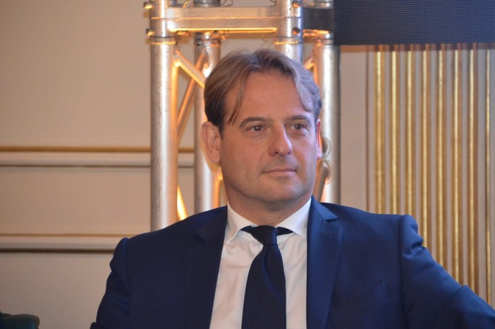 Regione: nuove norme per i frontalieri, soddisfazione di Scajola "I lavoratori saranno più tutelati"