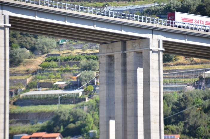 Mentre si sta ricostruendo il ponte sul Polcevera: dopo il report, l'Aspi chiude corsie di quattro viadotti