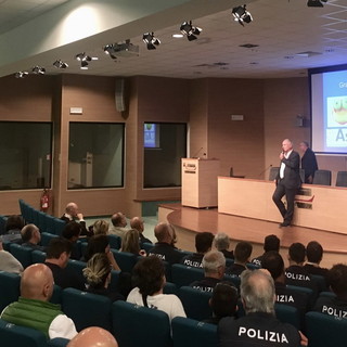 Aggiornamento professionale: settimana di seminari e convegni per il personale della Polizia di Stato Aggiornamento professionale: settimana di seminari e convegni per il personale della Polizia di Stato