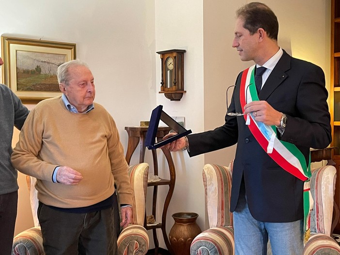 Diano Marina, Antonio Durante è il primo centenario del 2024 Diano Marina, Antonio Durante è il primo centenario del 2024