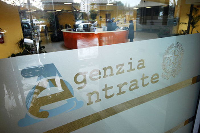 Multe agli ultra 50enni per l'obbligo vaccinale: ne arrivano anche in provincia e in tanti si rivolgono ai Sindaci