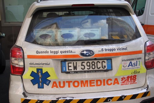 Diano Marina: si ribalta con l'auto in via Diano Calderina, uomo soccorso dal 118 portato in ospedale
