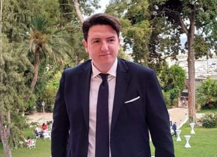 L'Amministrazione di Caravonica celebra la Terza Età con un dolce pensiero natalizio